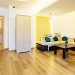 Апартаменты Old Town Golden Solace