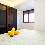 Апартаменты Old Town Golden Solace