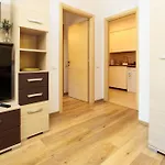 Old Town Golden Solace * Бухарест