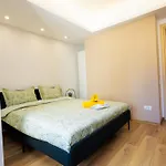 Old Town Golden Solace Апартаменты Бухарест