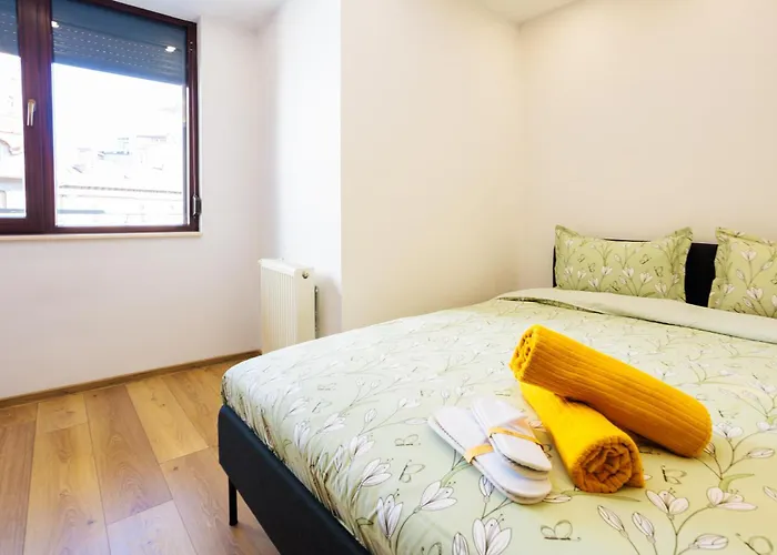 Old Town Golden Solace * Бухарест