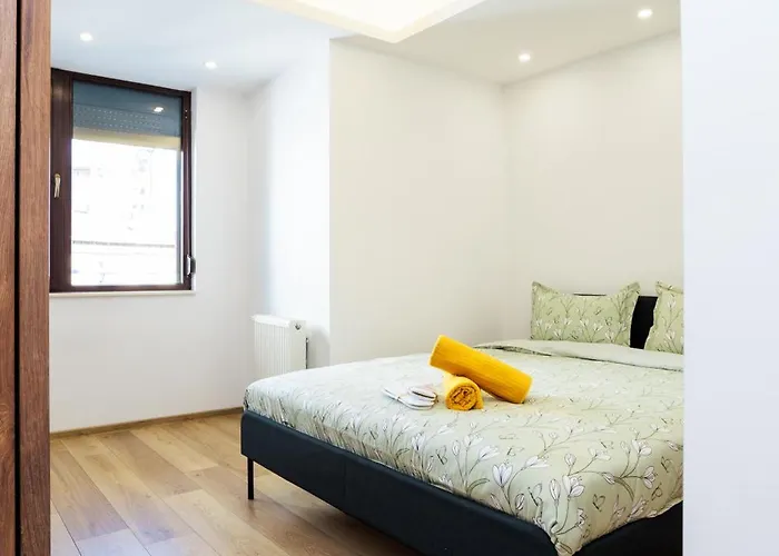 Old Town Golden Solace *