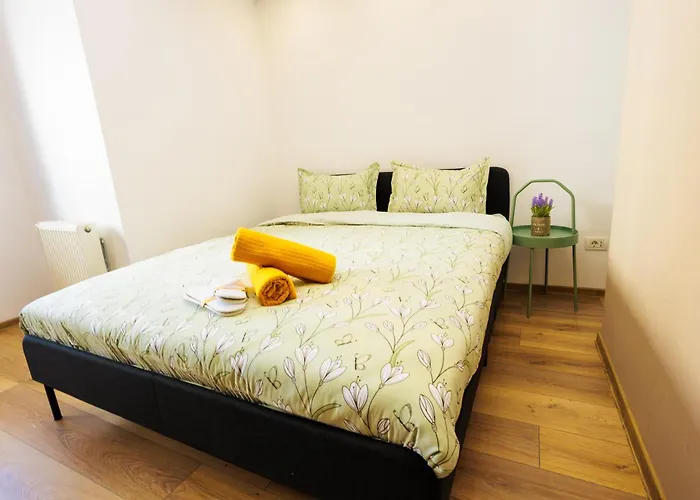 Old Town Golden Solace *